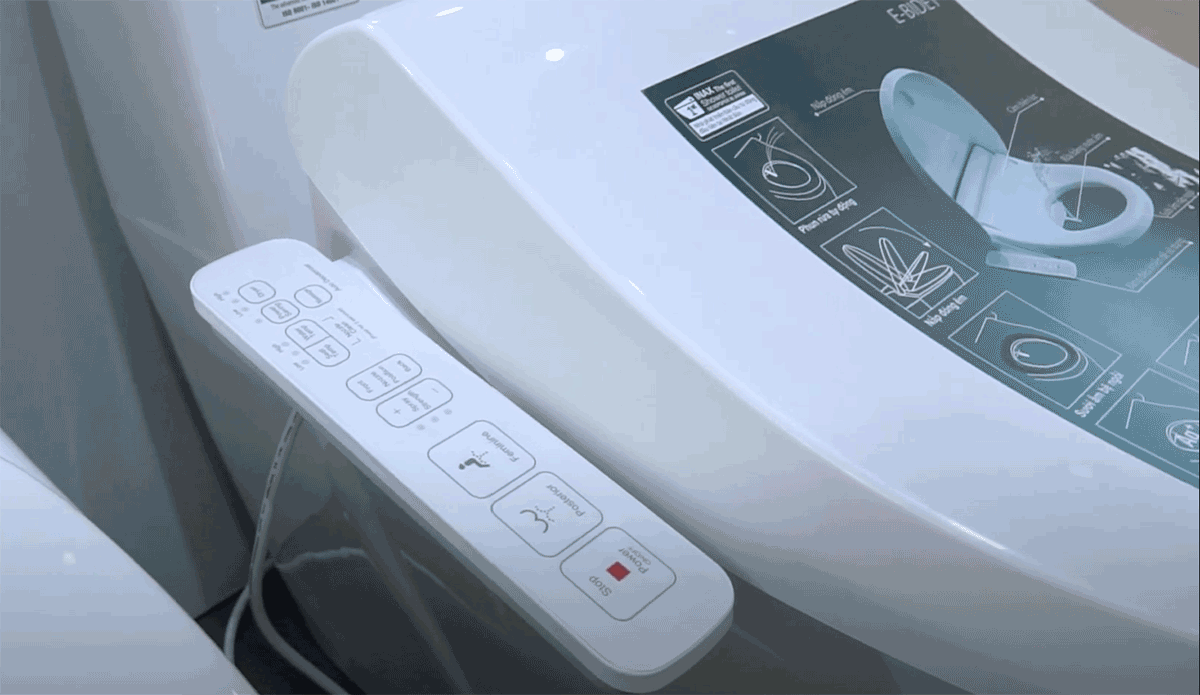 Nắp rửa điện tử thông minh INAX CW-H18VN (CWH18VN)