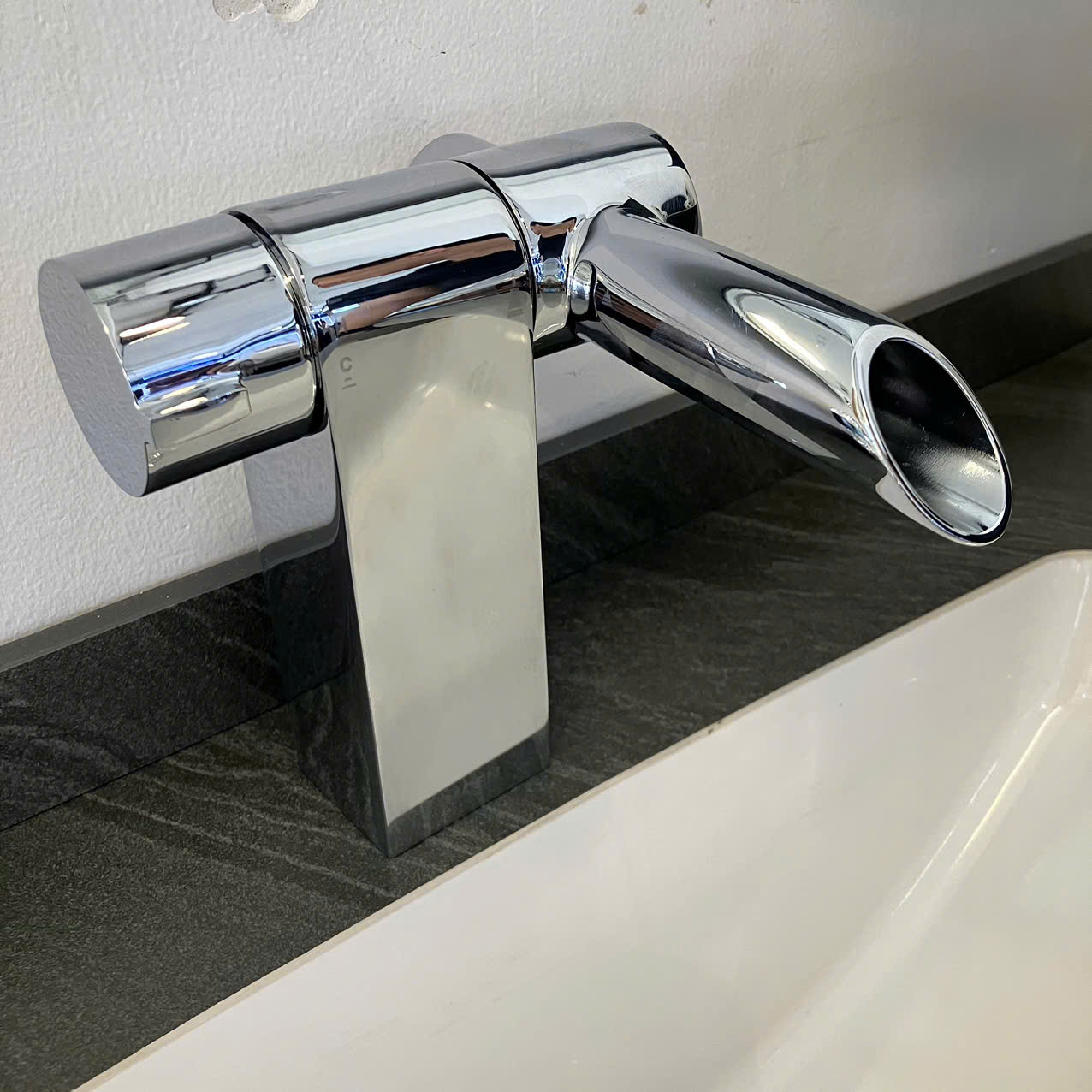 Vòi lavabo nóng lạnh MOEN Cascata HK88121 - 6