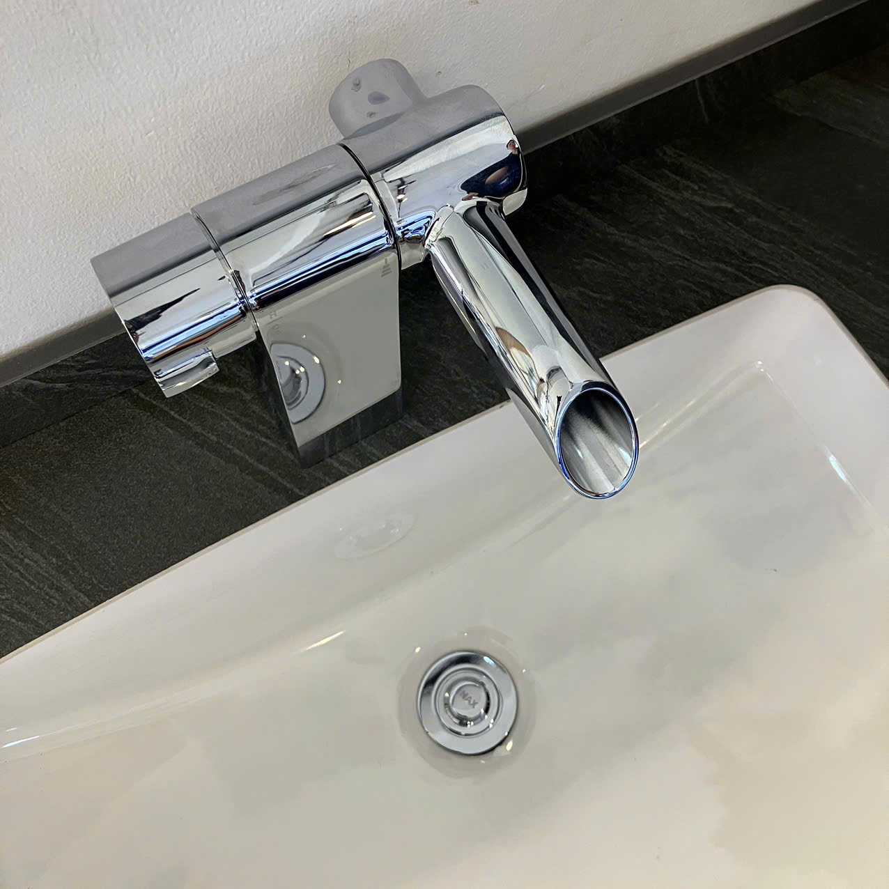 Vòi lavabo nóng lạnh MOEN Cascata HK88121 - 3