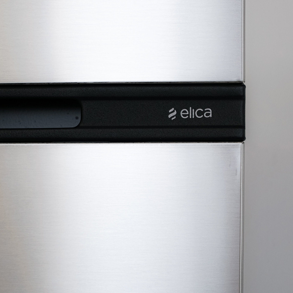 Máy hút mùi áp tường ELICA STRIPE STRIPE BL/A/60/LX - 17