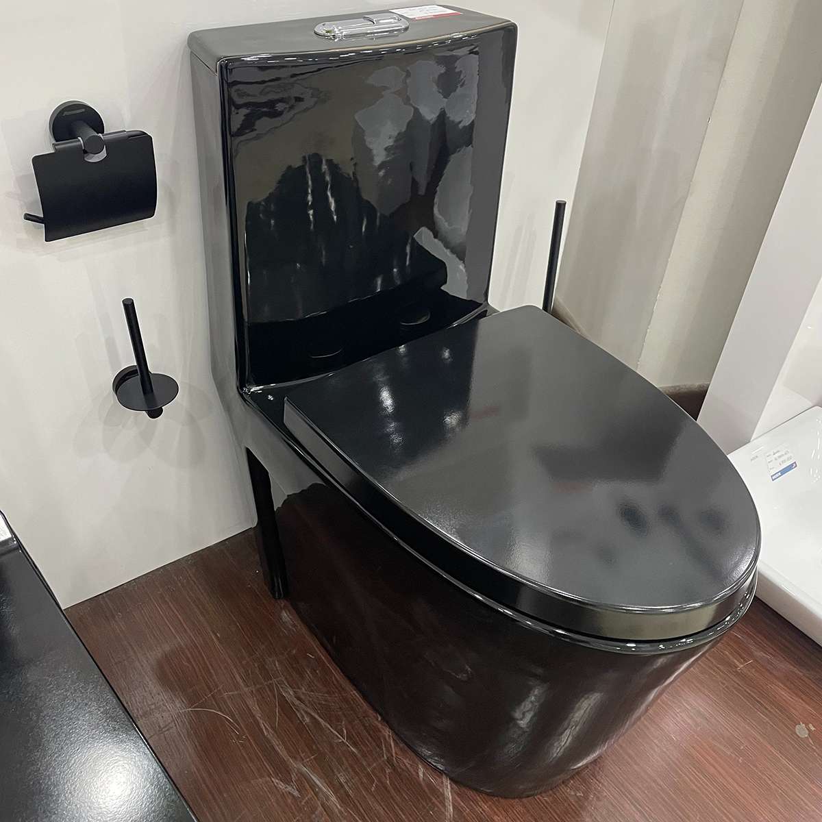 Bồn cầu 1 khối ATMOR AT271B màu đen nắp êm - 2