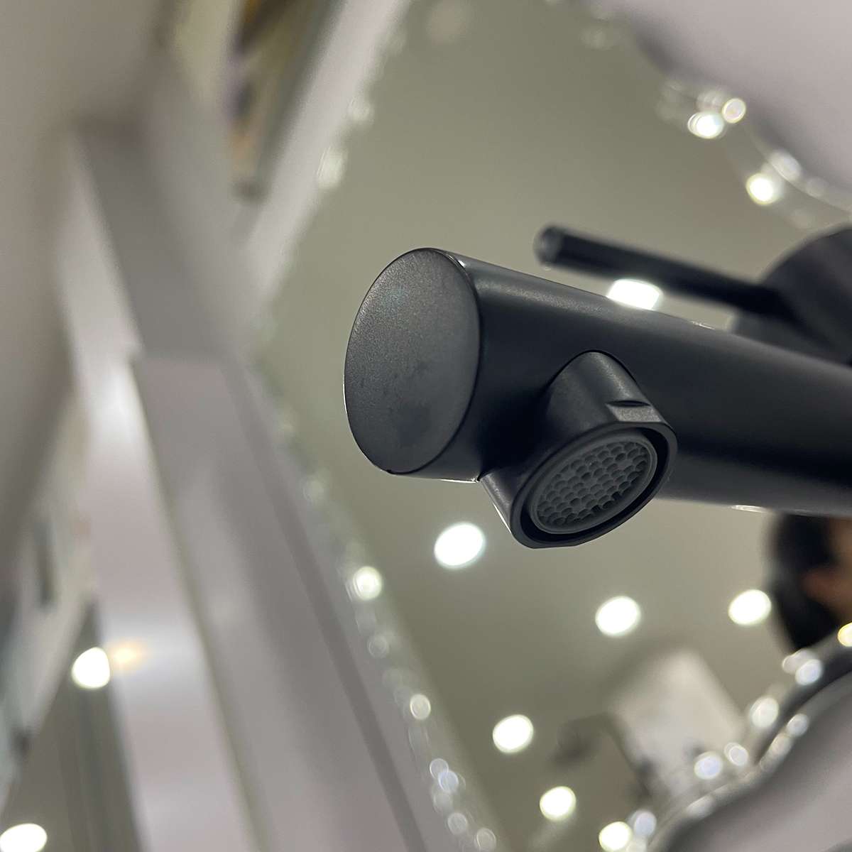 Vòi lavabo nóng lạnh Atmor AT110098SH - 4