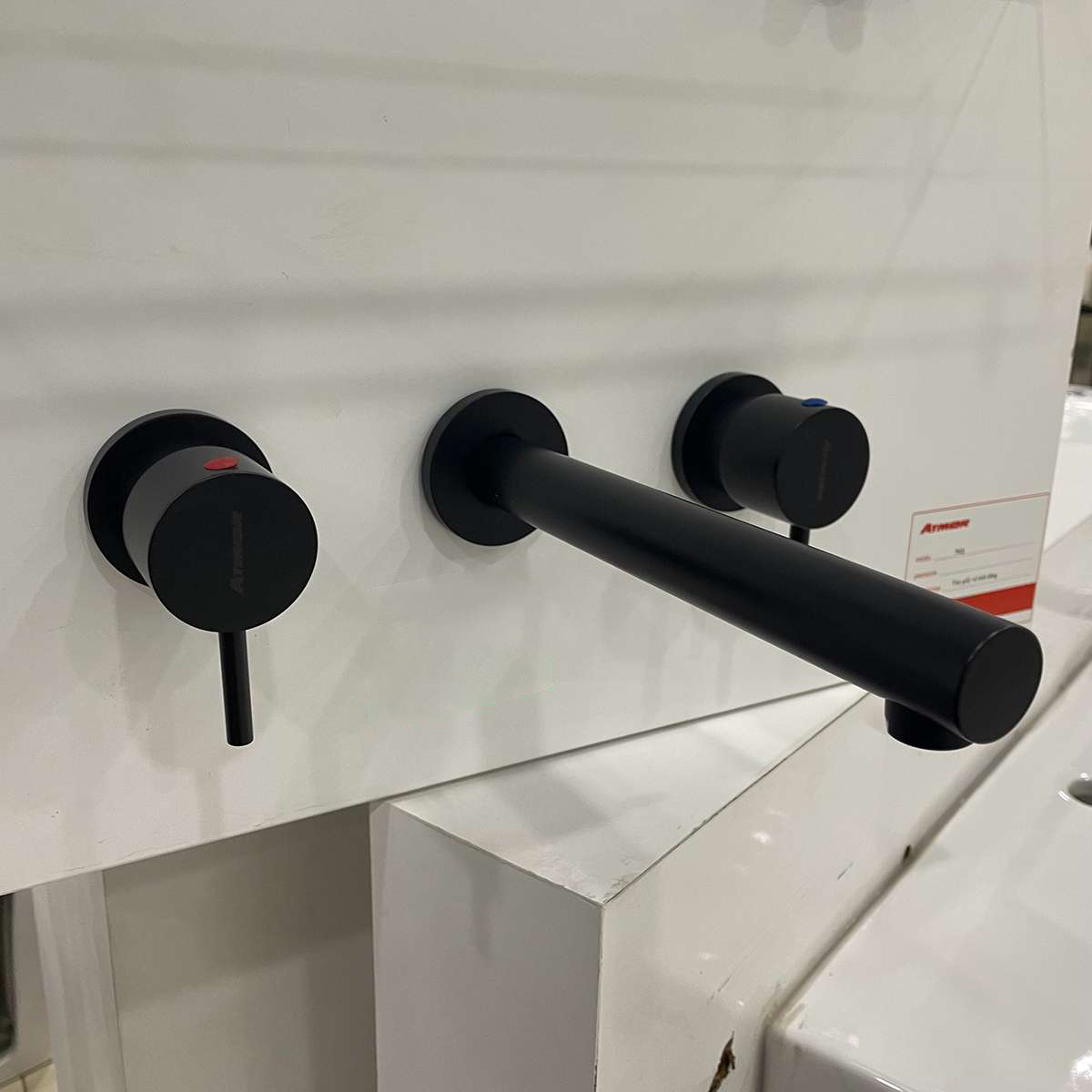 Vòi lavabo âm tường nóng lạnh ATMOR AT160010SH - 2