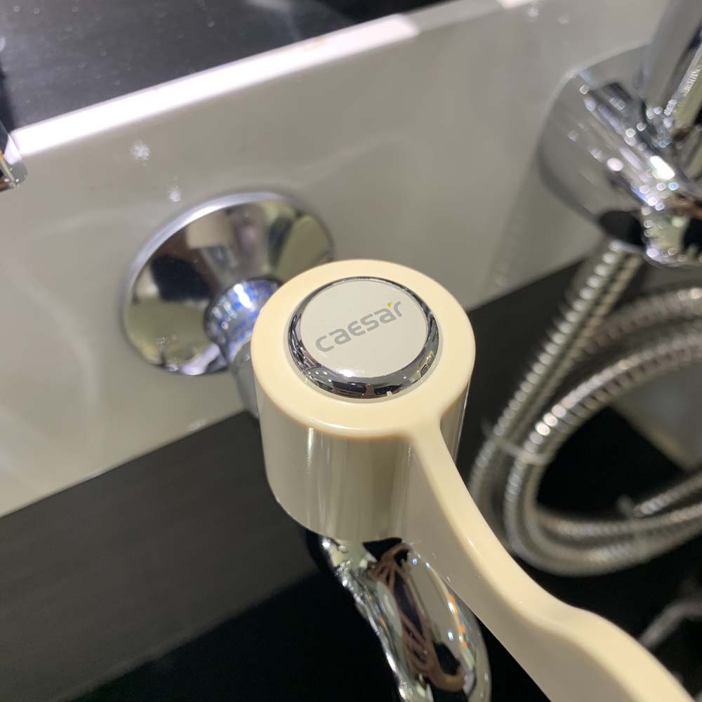 Vòi nước lạnh gắn tường Caesar W027C - 3