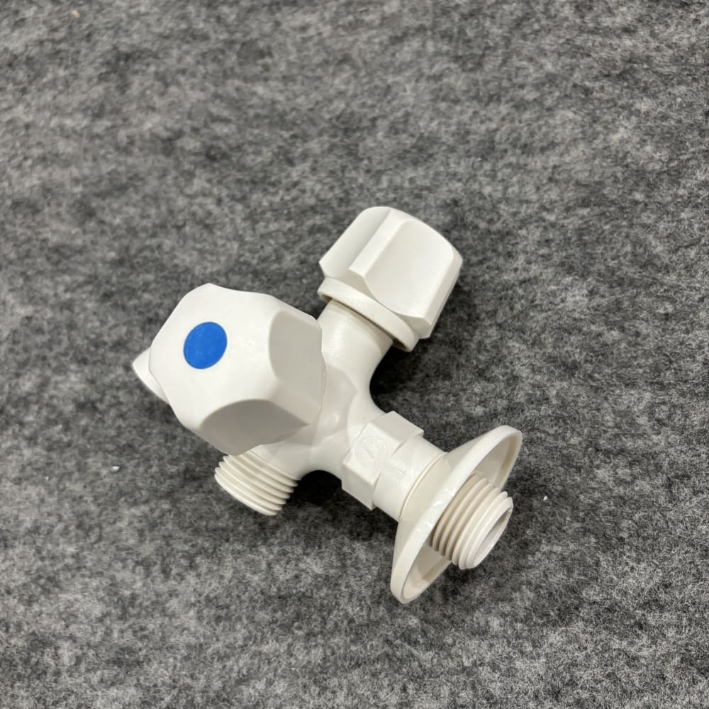 Vòi nước lạnh gắn tường Caesar W038P - 3