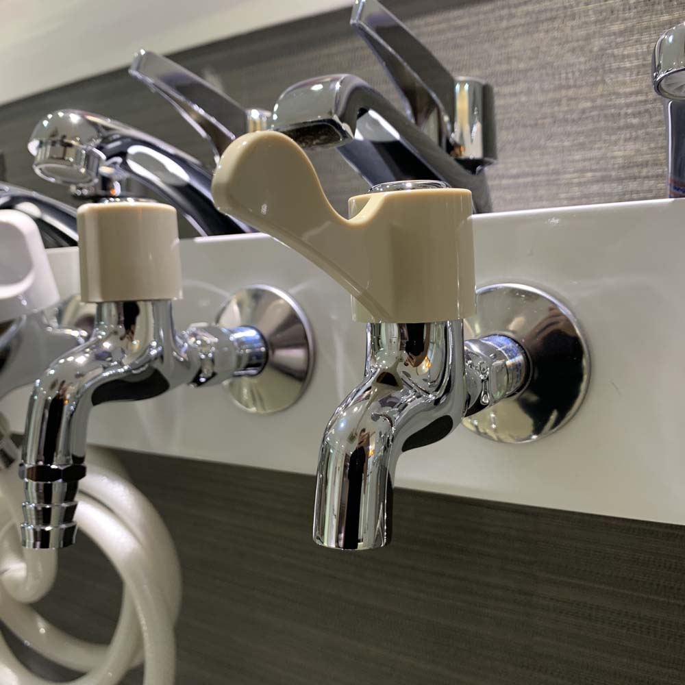 Vòi nước lạnh gắn tường Caesar W027C - 2