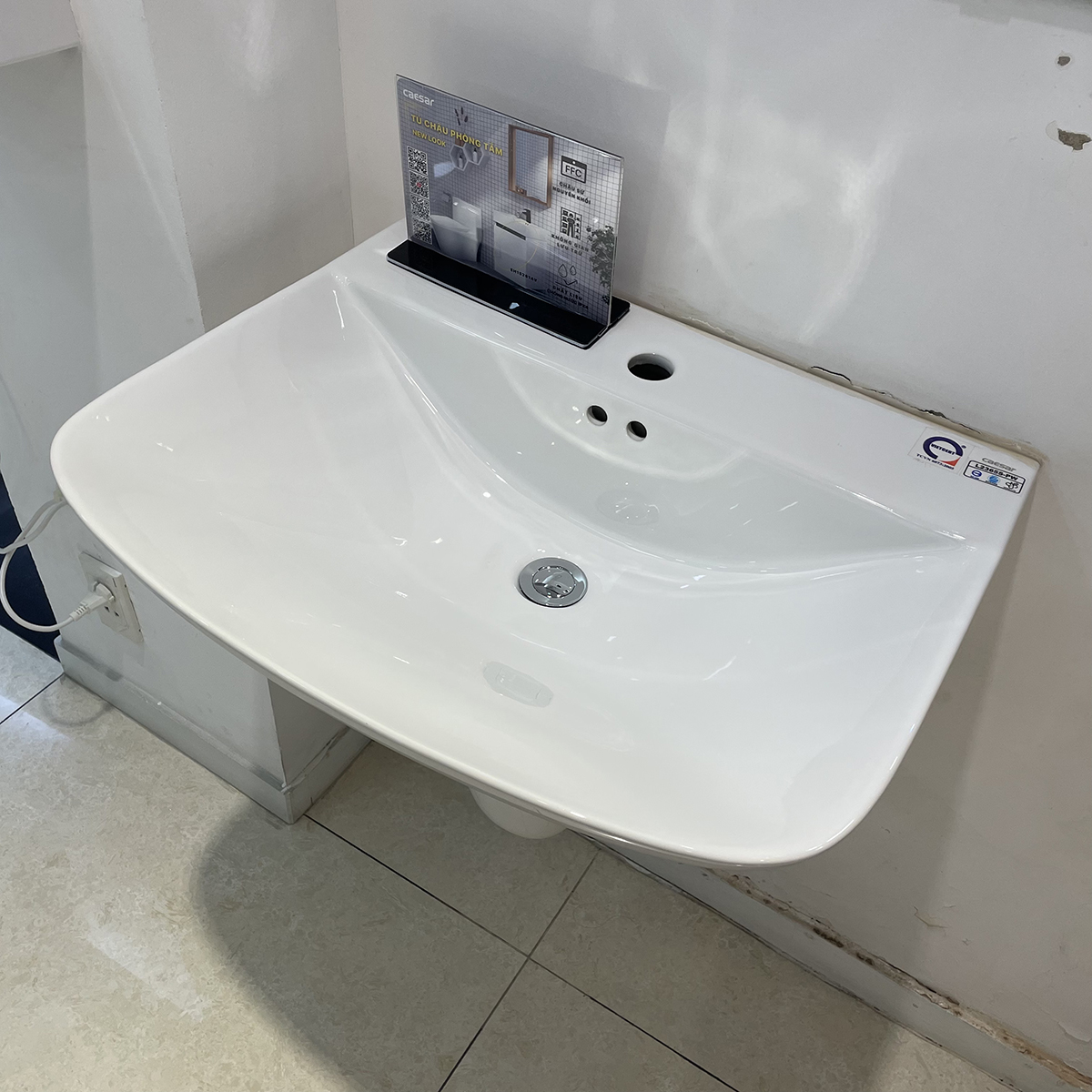 Chậu rửa lavabo treo tường Caesar L2365 - 2