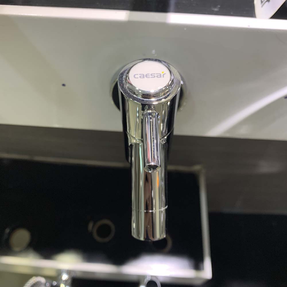 Vòi nước lạnh gắn tường Caesar W047C - 5