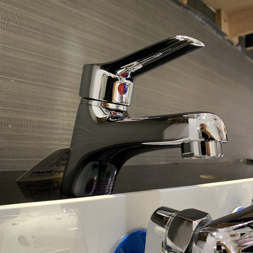 Vòi chậu lavabo nóng lạnh Caesar B330CU - 3