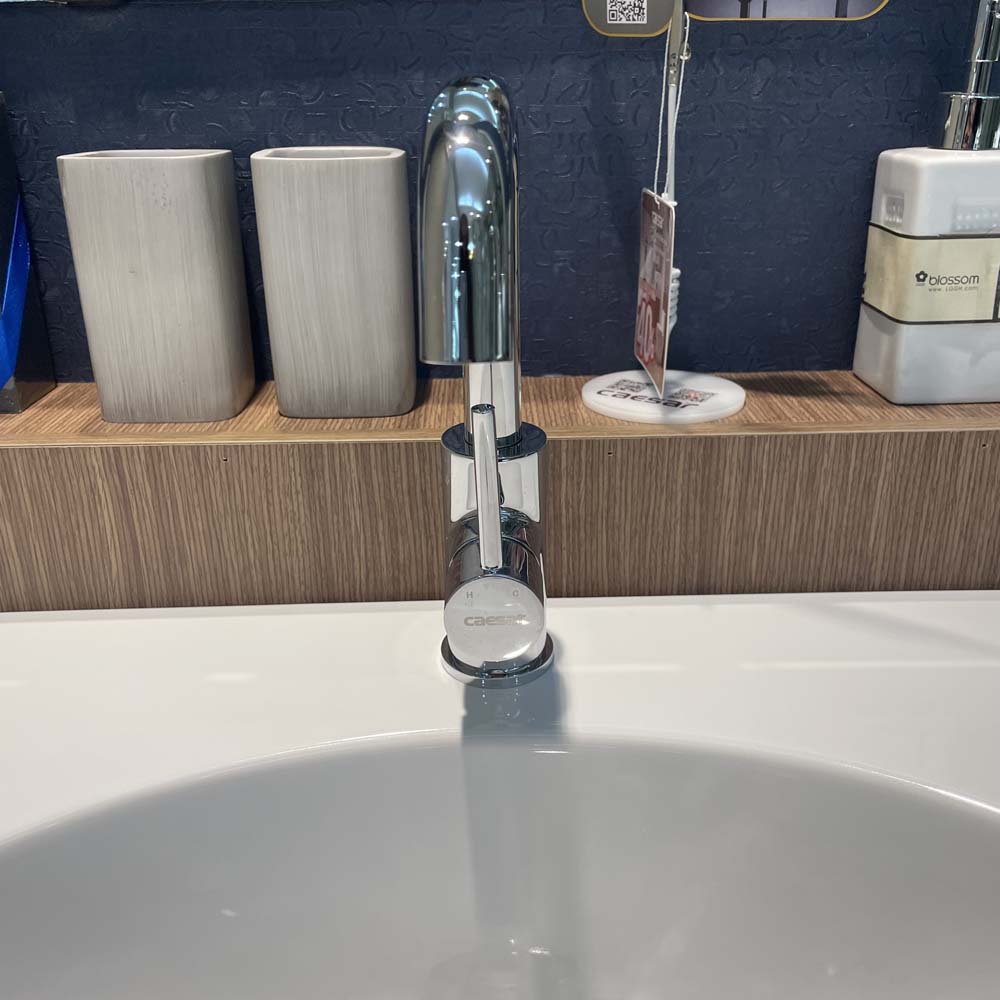 Vòi chậu lavabo nóng lạnh Caesar B520CU - 4