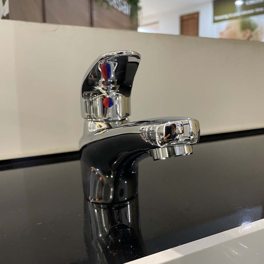 Vòi chậu lavabo nóng lạnh Caesar B170CU - 2