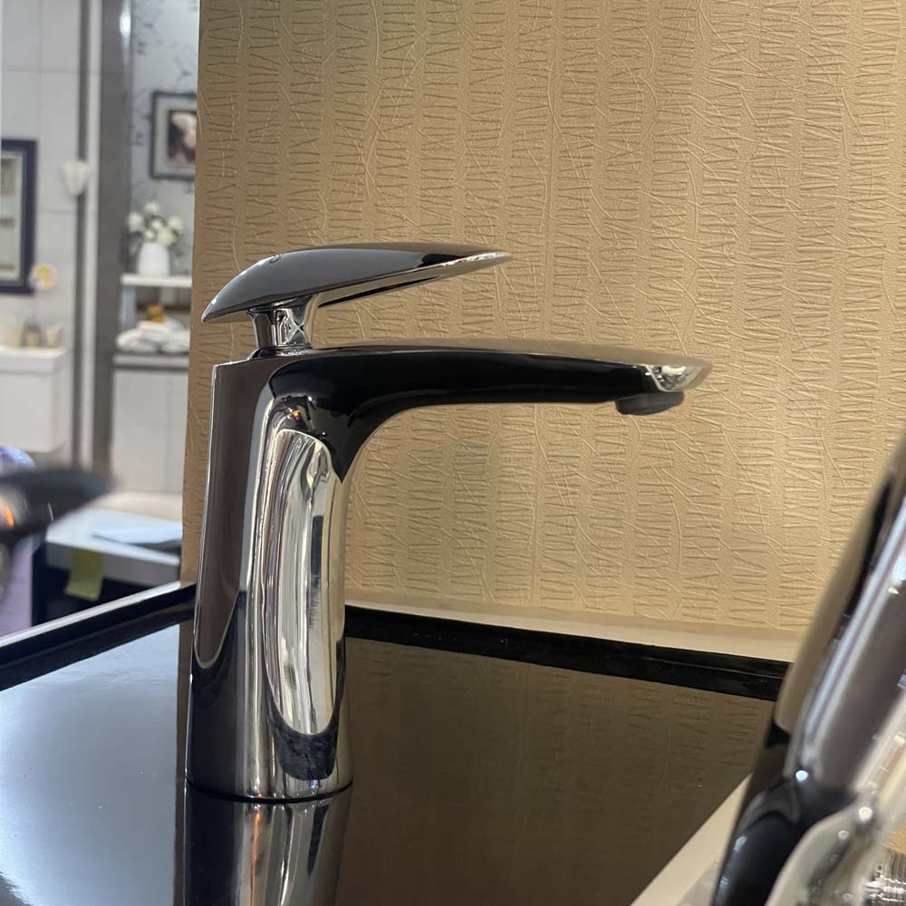 Vòi chậu lavabo nóng lạnh Caesar B810CU - 2