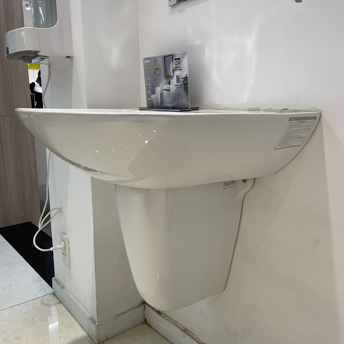 Chậu rửa lavabo treo tường Caesar L2365 - 3