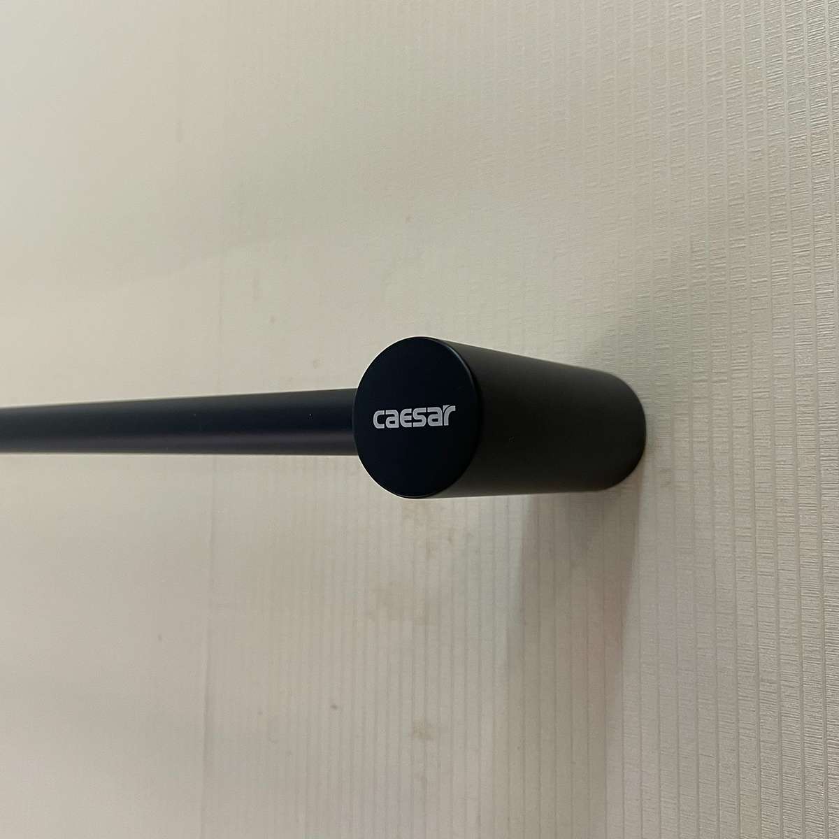 Giá treo khăn Caesar Q6301B màu đen - 5