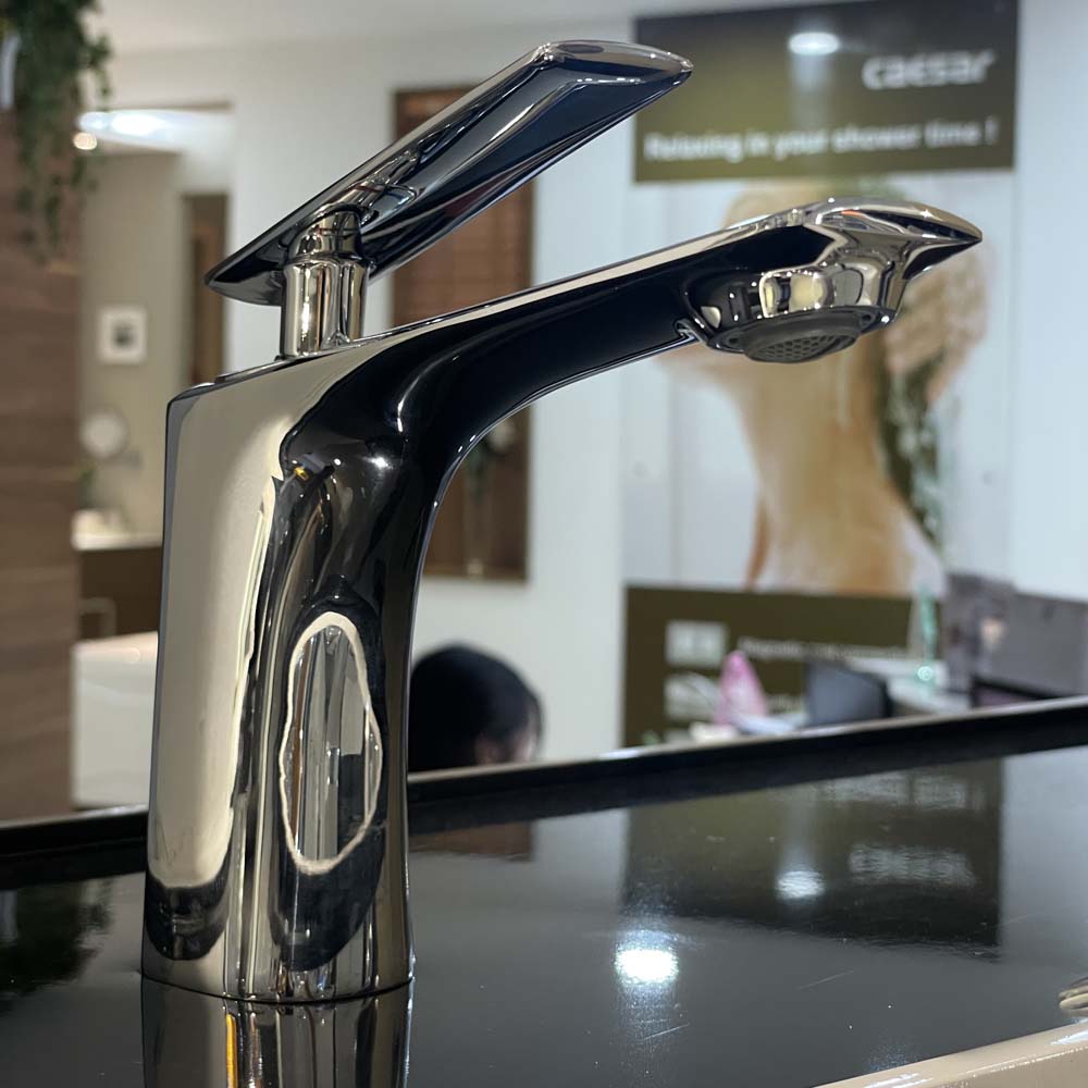 Vòi chậu lavabo nóng lạnh Caesar B820CU - 4
