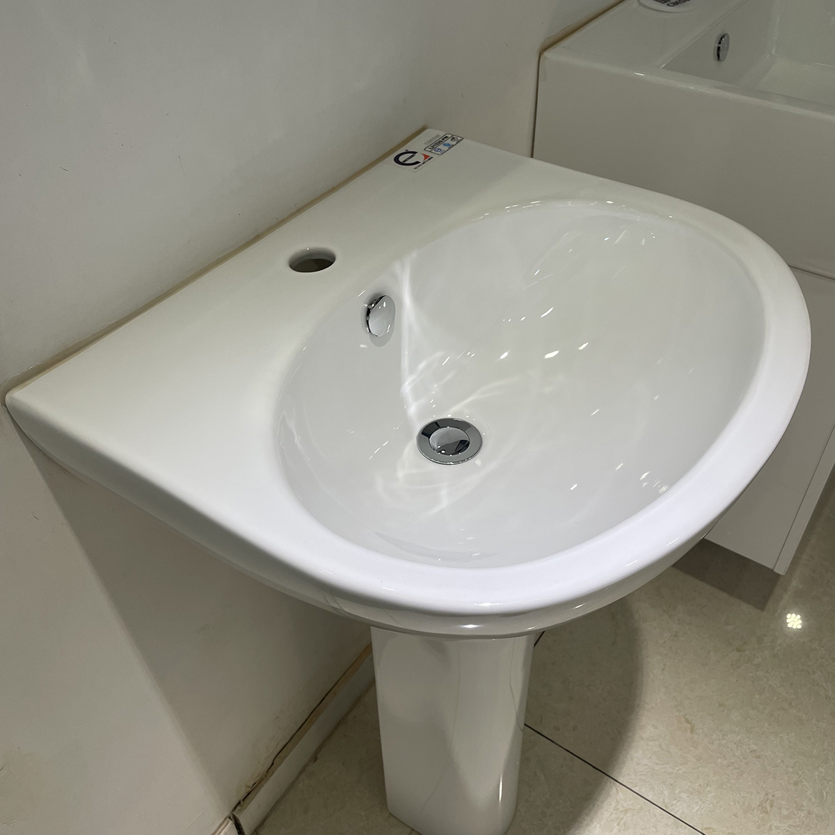 Chậu rửa lavabo treo tường Caesar L2152 - 2