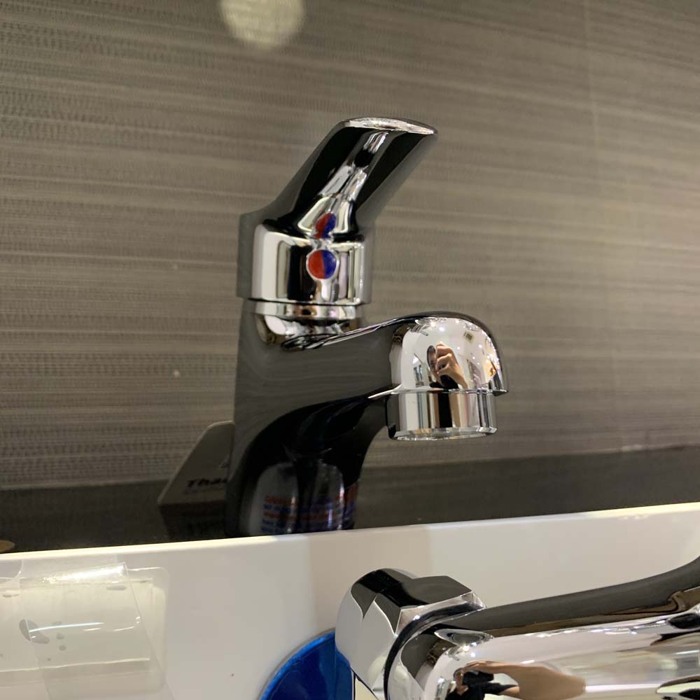Vòi chậu lavabo nóng lạnh Caesar B330CU - 2