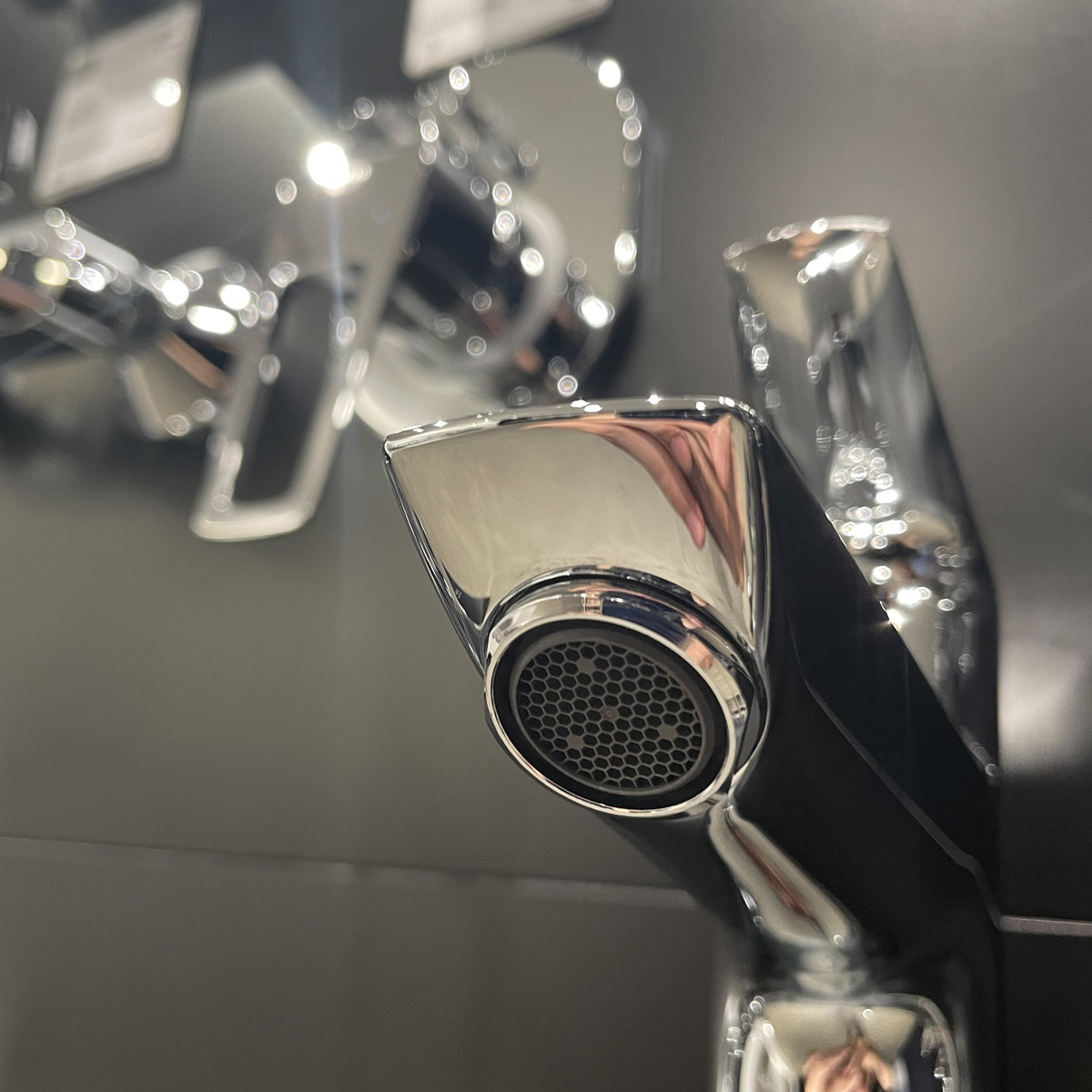 Vòi chậu nóng lạnh BauEdge XL-Size Grohe 23910001 - 8