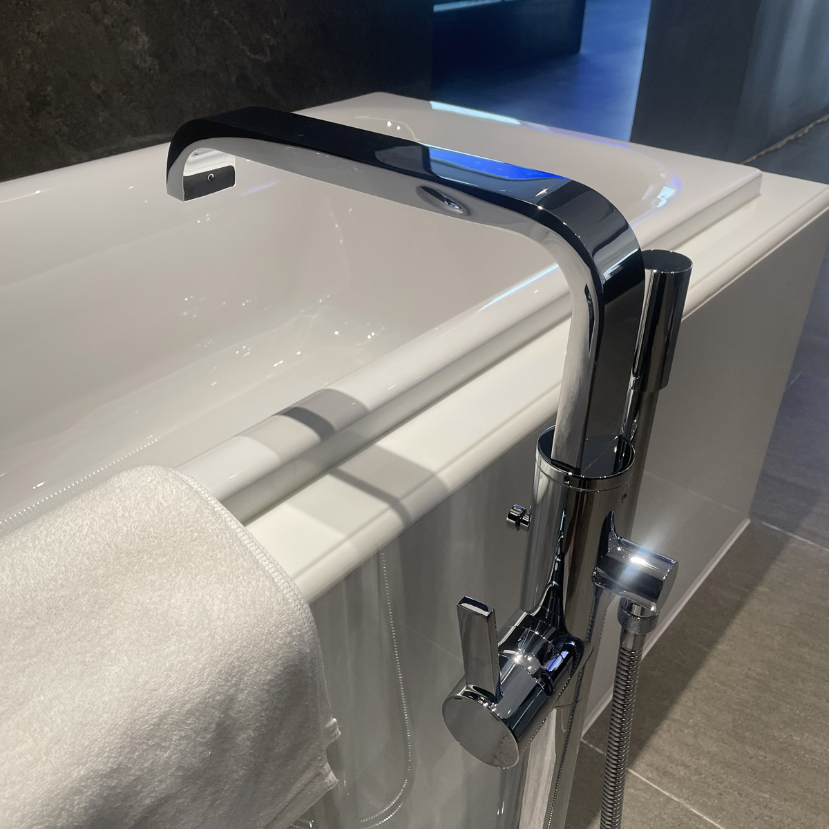 Vòi bồn tắm nóng lạnh đặt sàn Allure Grohe 32754002 - 8