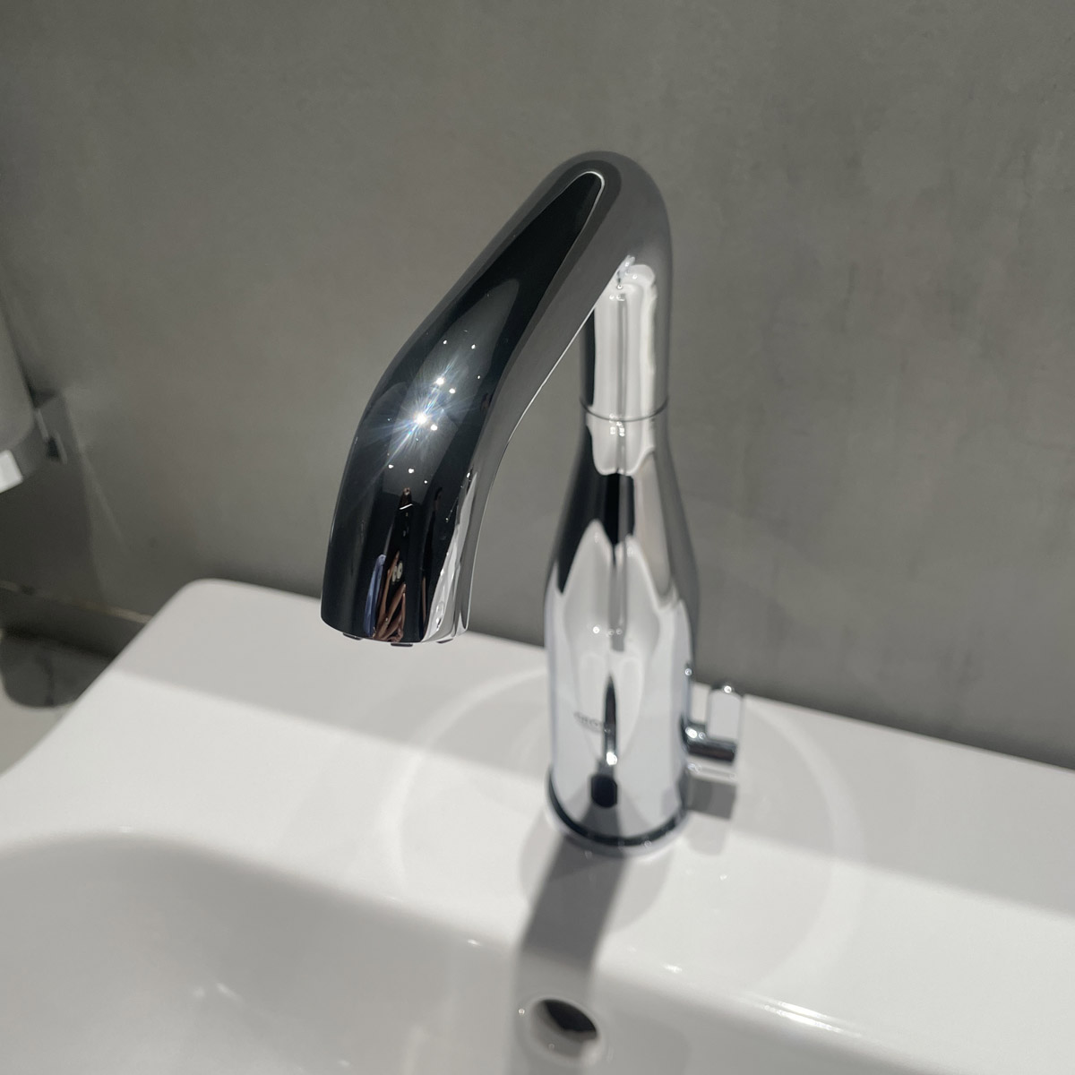 Vòi chậu nóng lạnh cảm ứng dùng pin Eurocube E GROHE 36445000 - 10