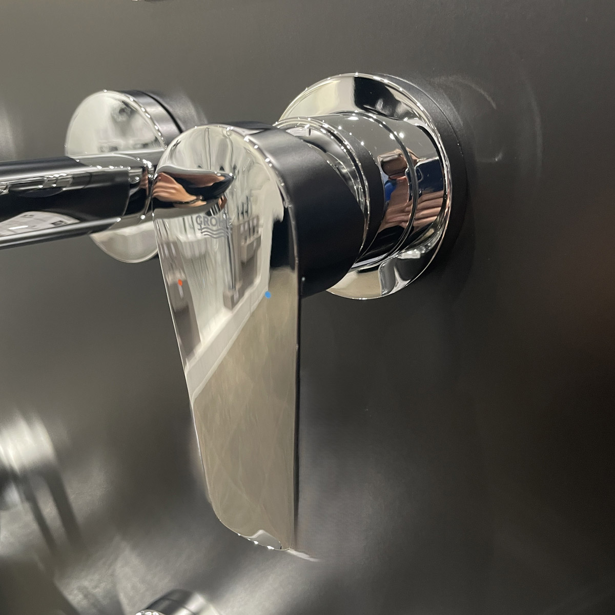Vòi chậu gắn tường nóng lạnh 2 lỗ BauEdge GROHE 20474001 - 13