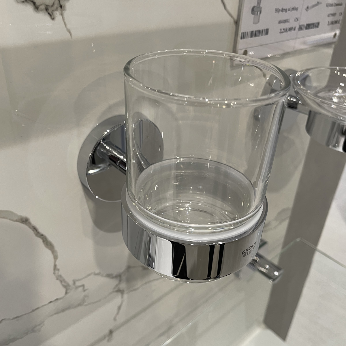 Bộ giá và ly thủy tinh gắn tường Essentials GROHE 40447001 - 9