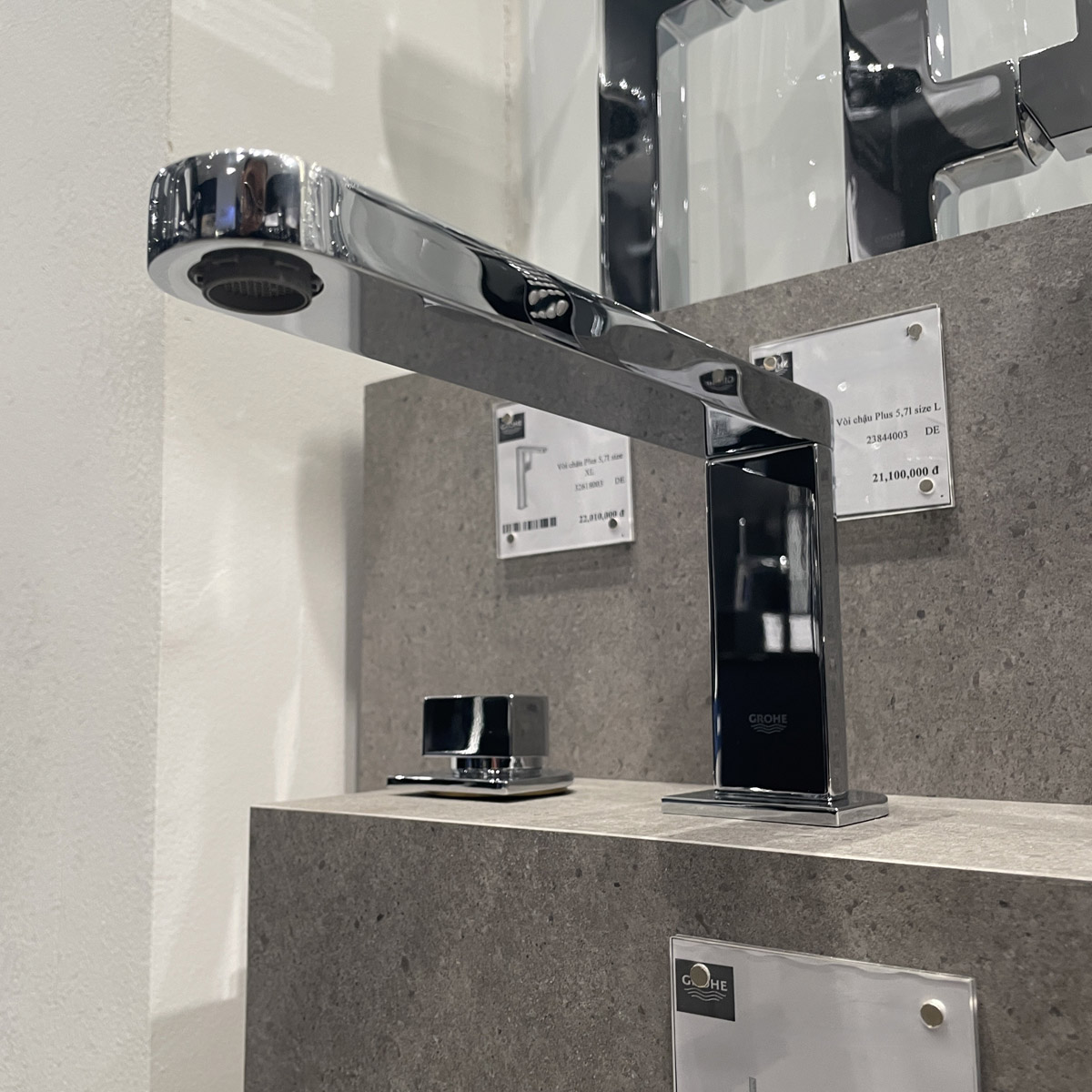 Vòi bồn tắm 4 lỗ nóng lạnh kèm tay sen Plus GROHE 29307003 - 7
