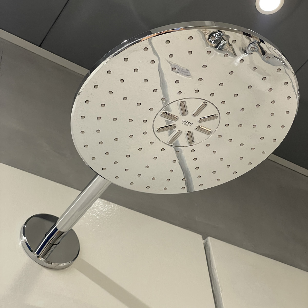Bộ sen âm tường ổn nhiệt với bát sen GROHE 34705000 - 9
