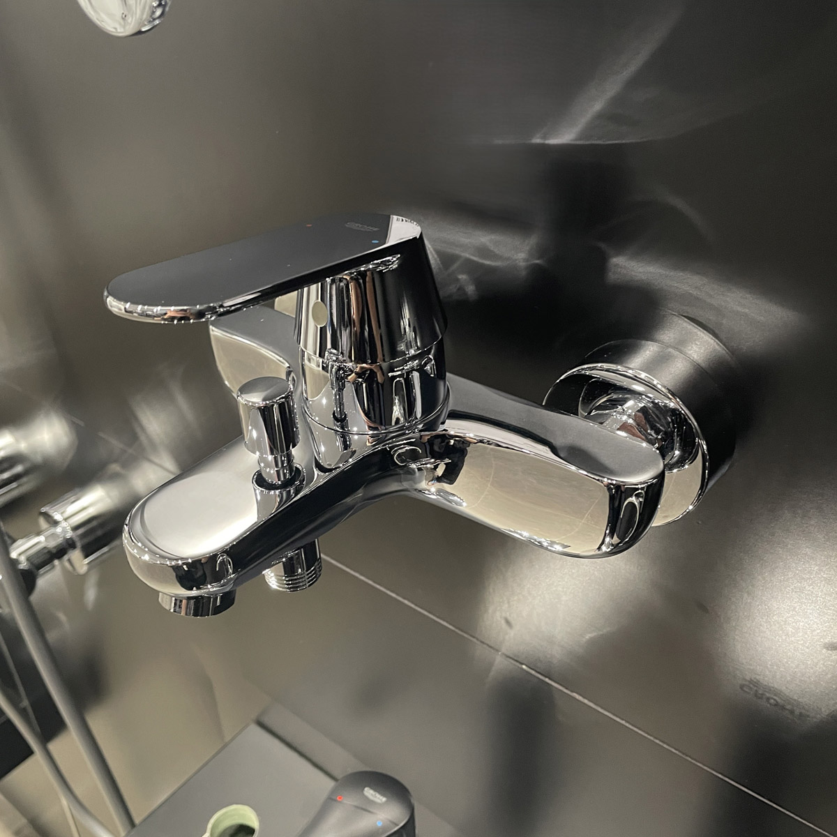 Củ sen tắm nóng lạnh Eurosmart Cosmo Grohe 32831000 - 8