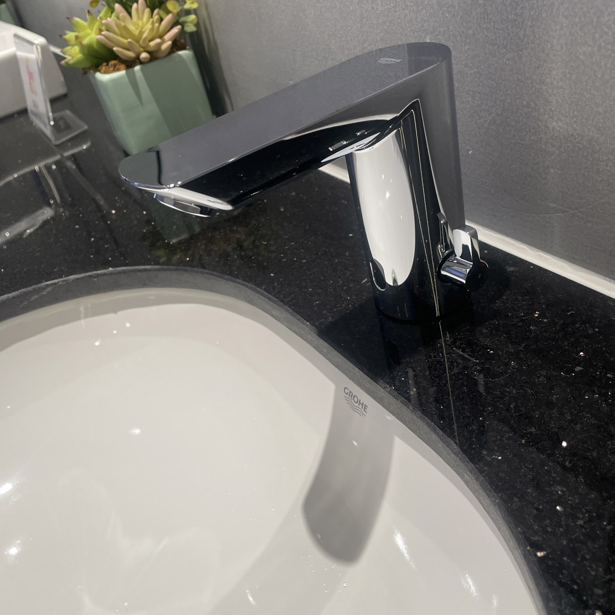 Vòi chậu cảm ứng dùng pin Bau Cosmopolitan E GROHE 36451000 - 8
