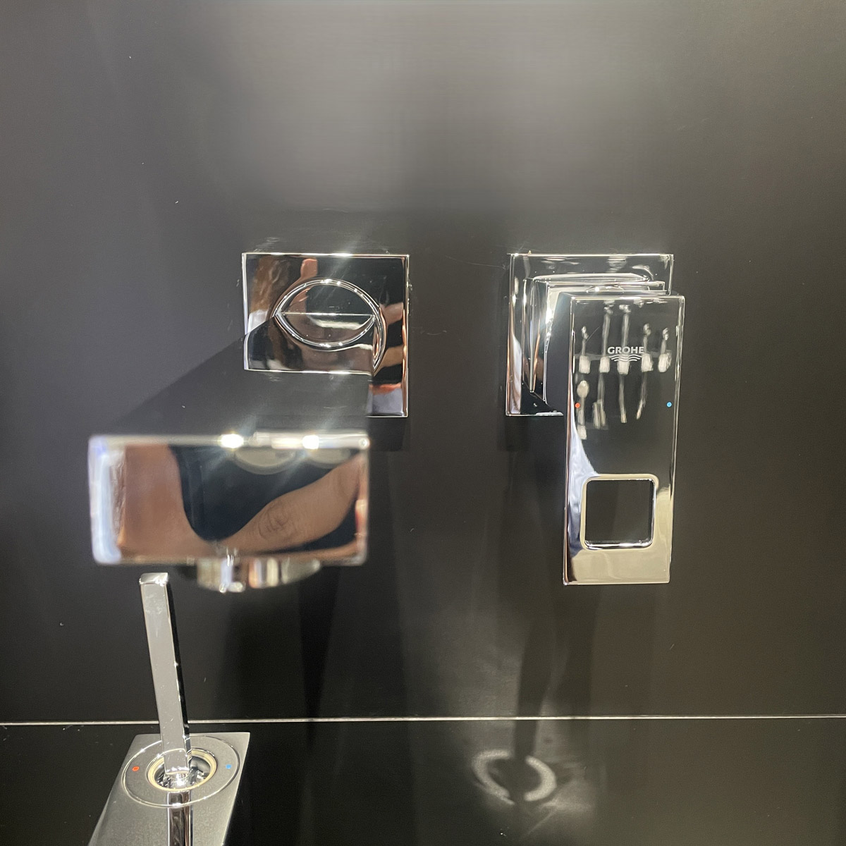 Vòi chậu nóng lạnh gắn tường 2 lỗ Eurocube GROHE 23447000 - 7