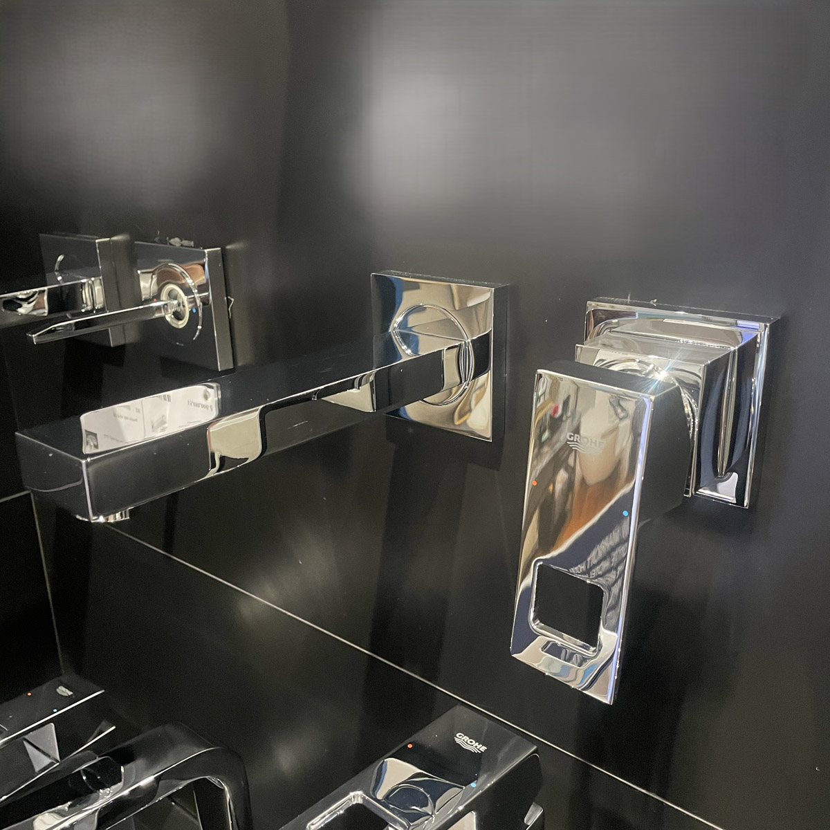 Vòi chậu nóng lạnh gắn tường 2 lỗ Eurocube GROHE 19895000 - 8