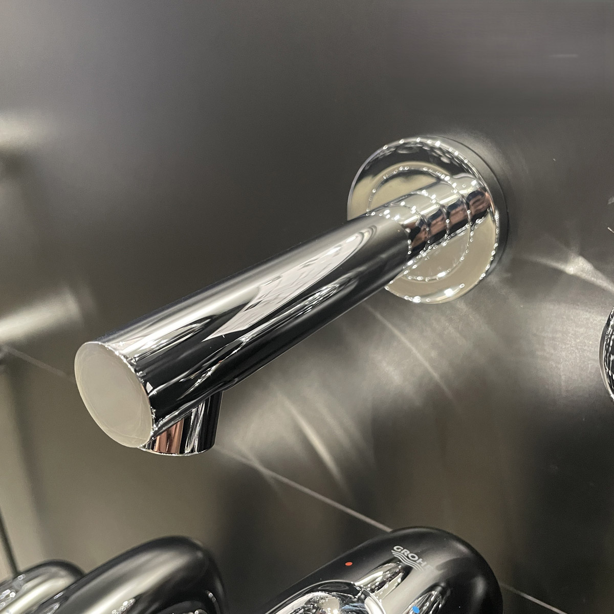 Vòi chậu gắn tường nóng lạnh 2 lỗ Concetto GROHE 19575001 - 8