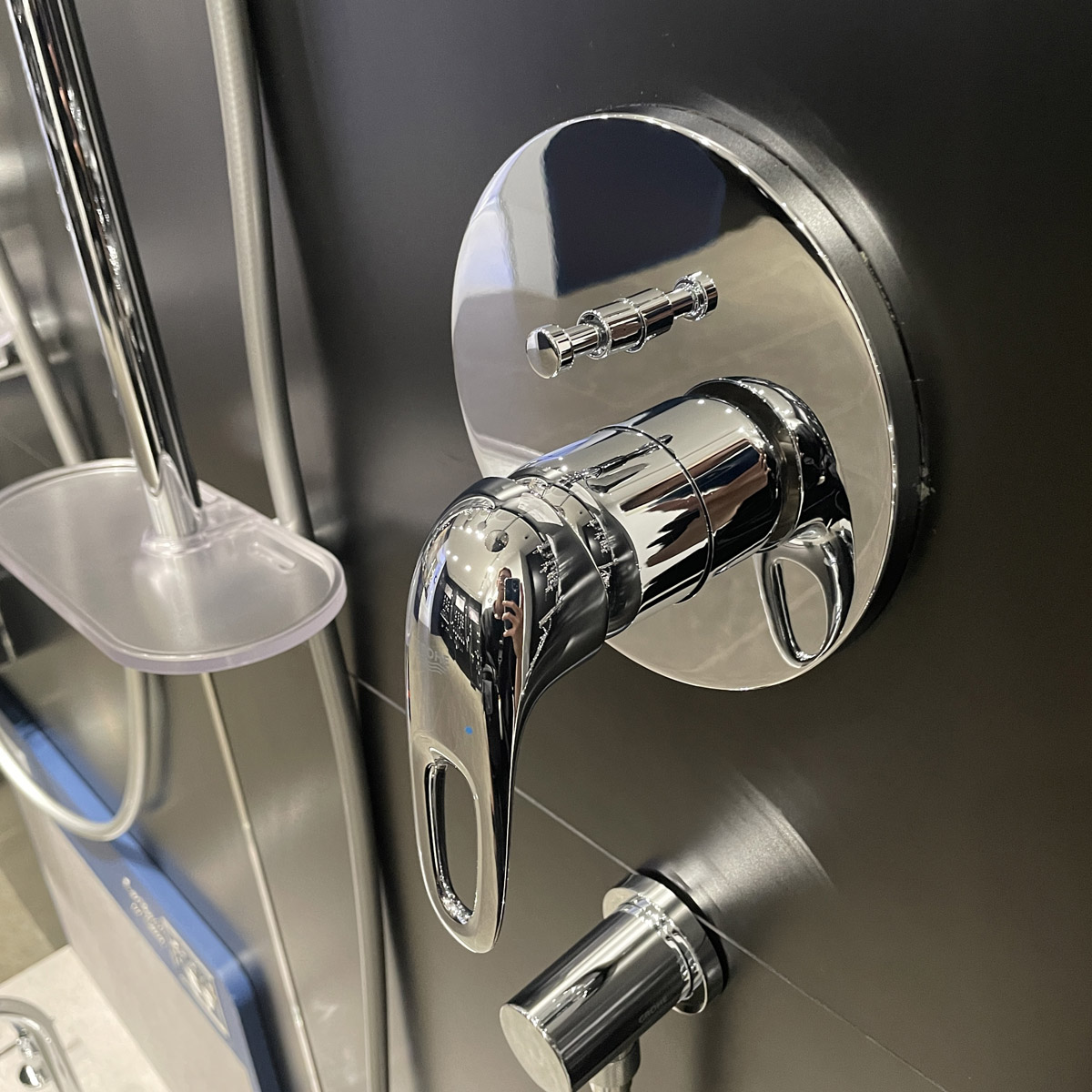 Van nóng lạnh kèm chuyển hướng 2 đường Eurostyle GROHE 24049003 - 7
