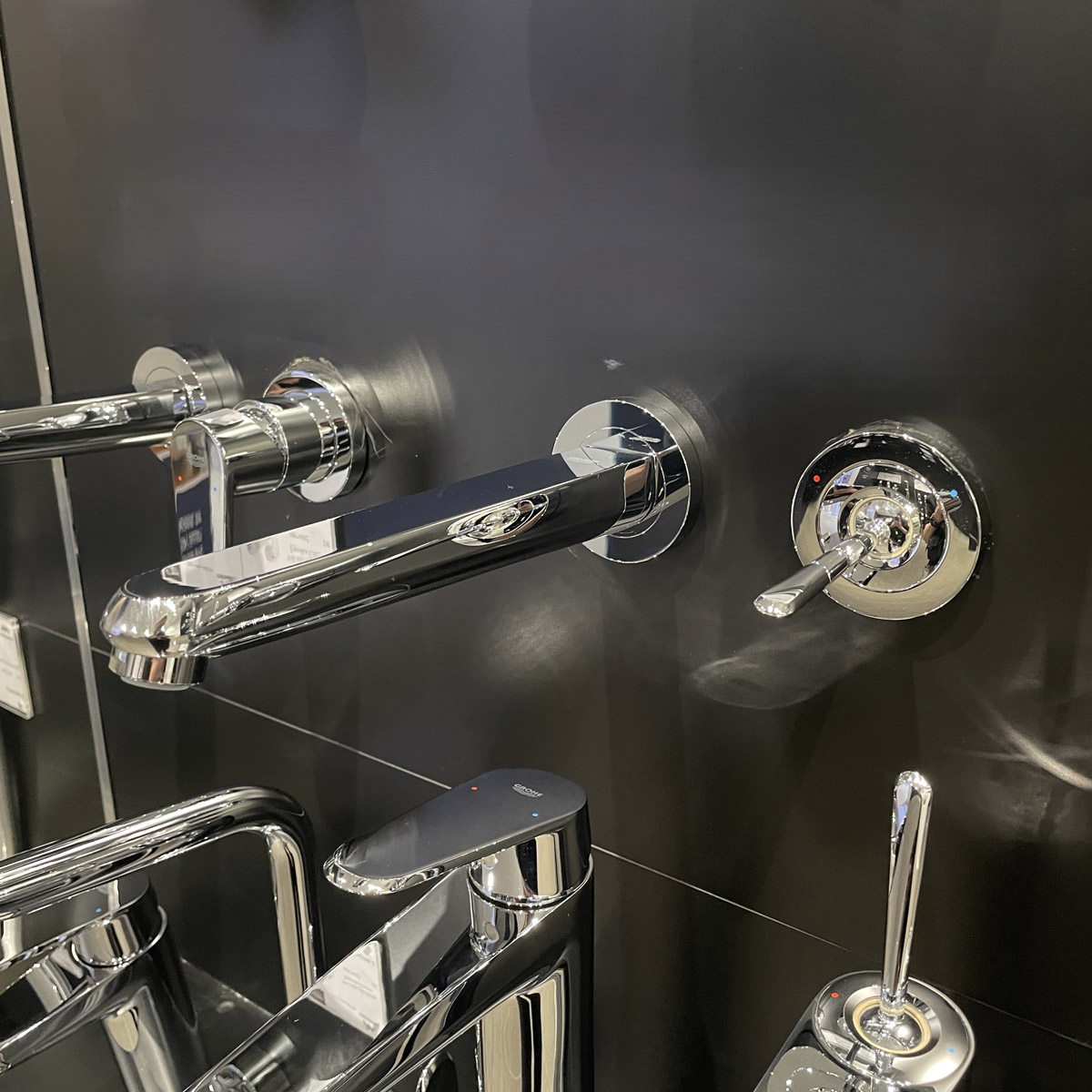 Vòi chậu gắn tường nóng lạnh 2 lỗ Eurodisc Joy GROHE 19969000 - 4