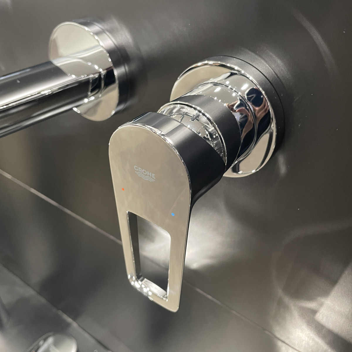 Vòi chậu gắn tường nóng lạnh 2 lỗ BauLoop GROHE 20289001 - 12