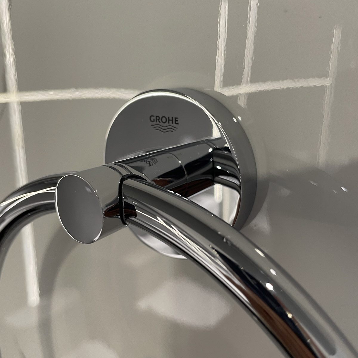 Vòng treo khăn Essentials GROHE 40365001 - 4