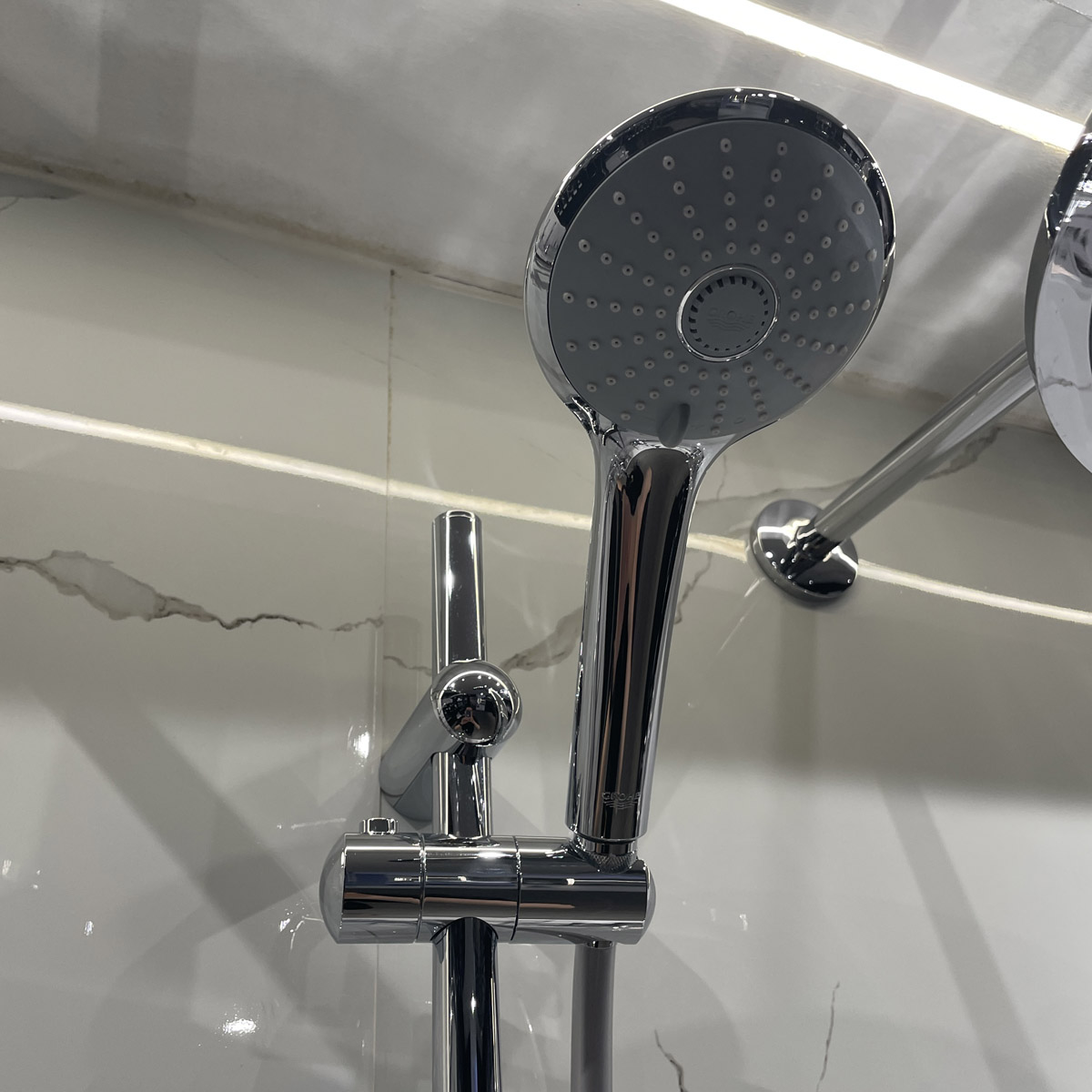 Bộ tay sen và thanh trượt 600mm Euphoria 110 Massage GROHE 27231001 - 8