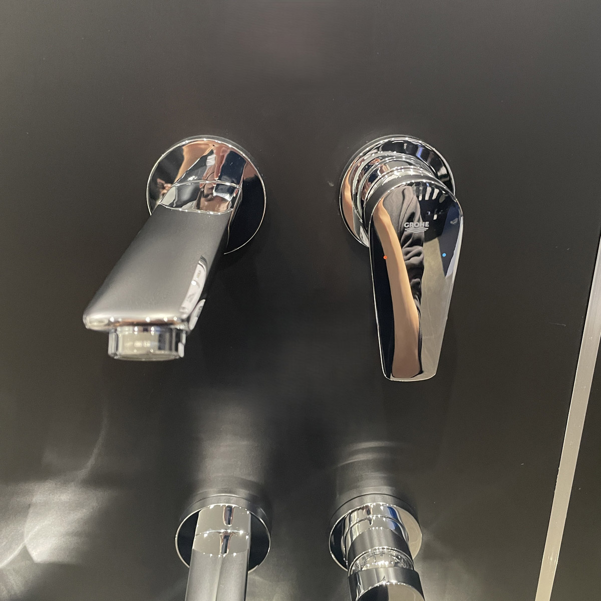 Vòi chậu gắn tường nóng lạnh 2 lỗ BauEdge GROHE 20474001 - 10