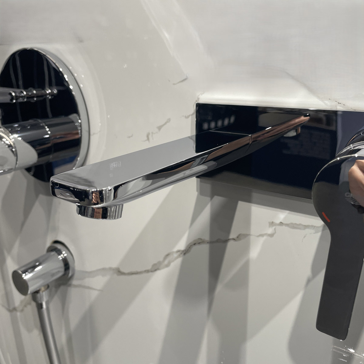 Vòi chậu gắn tường nóng lạnh 2 lỗ Lineare GROHE 19409001 - 8