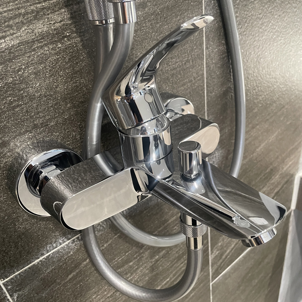 Củ sen tắm nóng lạnh EuroSmart GROHE 33300003 - 9