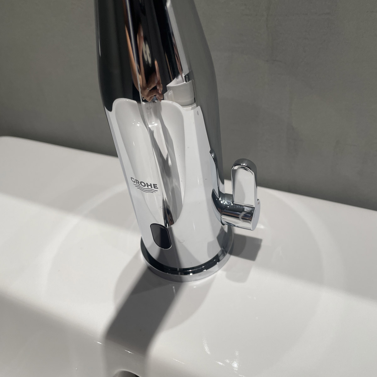 Vòi chậu nóng lạnh cảm ứng dùng pin Eurocube E GROHE 36445000 - 11