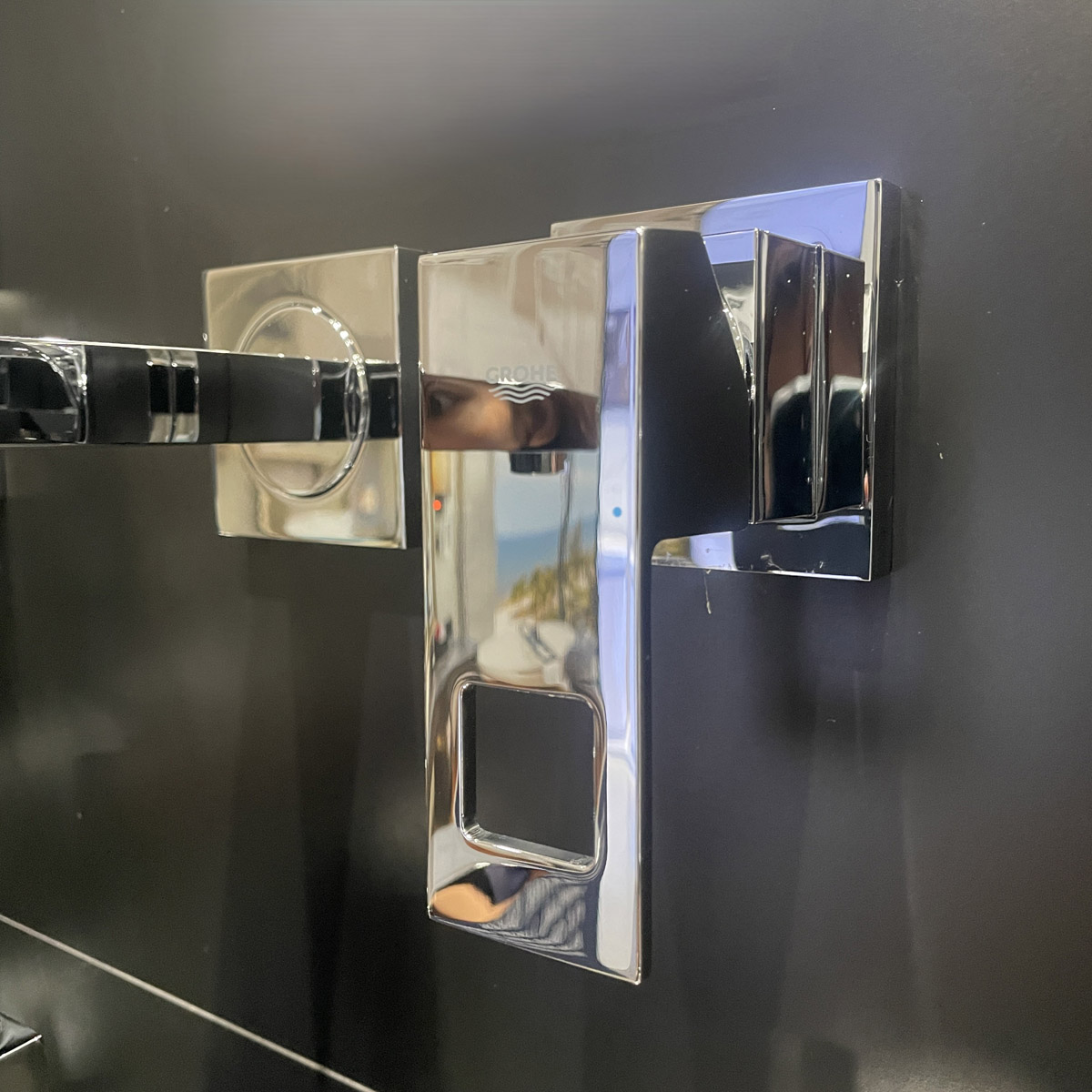 Vòi chậu nóng lạnh gắn tường 2 lỗ Eurocube GROHE 23447000 - 8