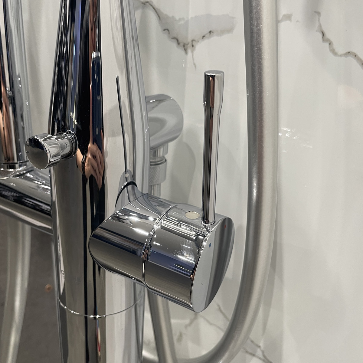 Vòi bồn tắm đặt sàn nóng lạnh Essence GROHE 23491001 - 14