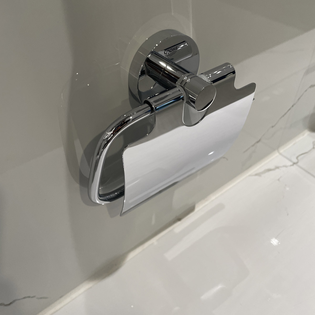 Lô giấy vệ sinh có nắp Essentials GROHE 40367001 - 6