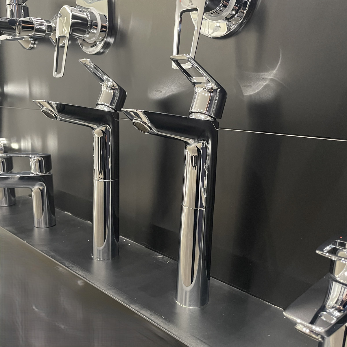 Vòi chậu nóng lạnh BauLoop GROHE 23890001 - 9