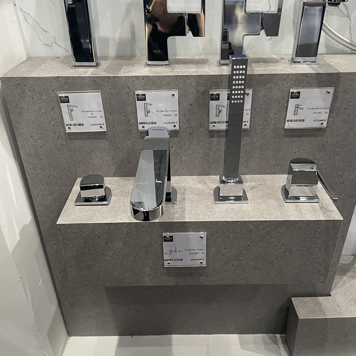 Vòi bồn tắm 4 lỗ nóng lạnh kèm tay sen Plus GROHE 29307003 - 4