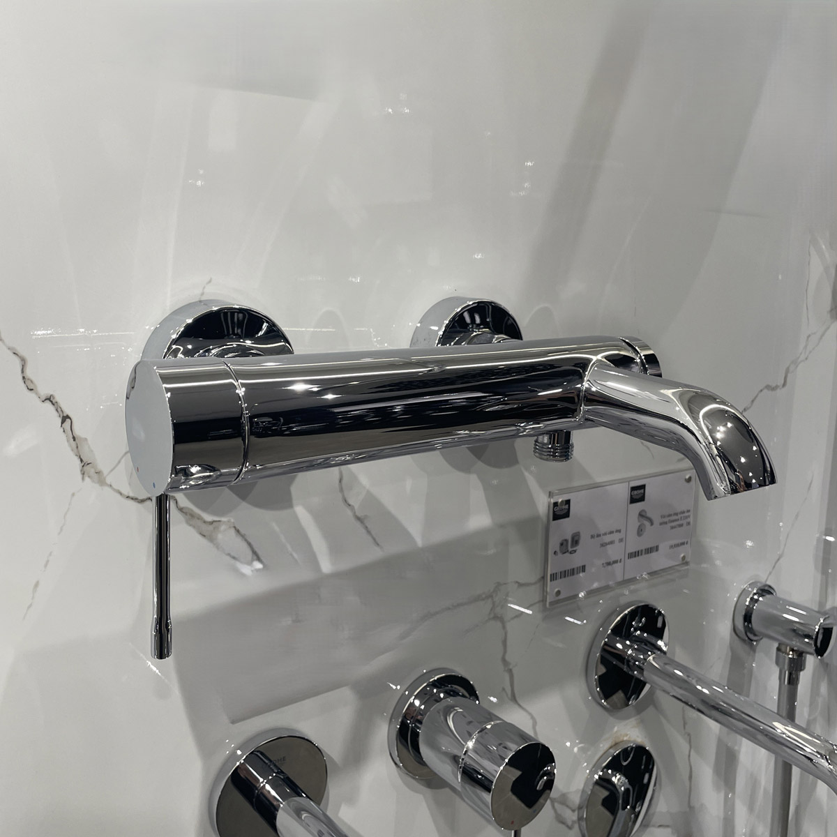 Củ sen tắm nóng lạnh Essence Grohe 33624001 - 5