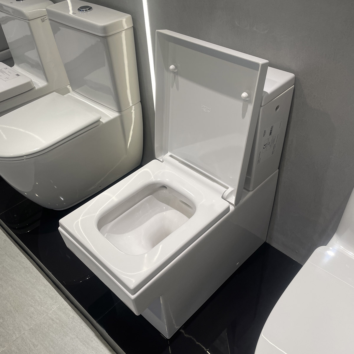 Nắp bồn cầu đóng êm Cube Ceramic GROHE 39488000 - 6