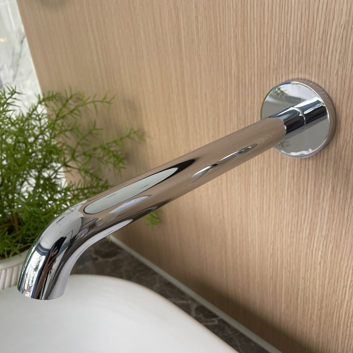 Vòi lavabo gắn tường nóng lạnh 2 lỗ Essence New Grohe 19967001 - 9